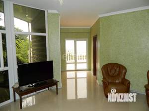 Дом 228м², 3-этажный, участок 3 сот.