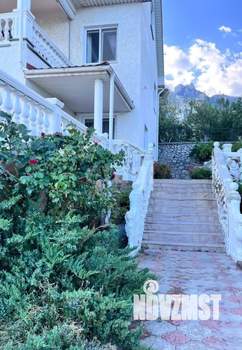 Дом 215м², 3-этажный, участок 14 сот.