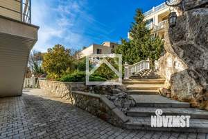 Дом 294м², 3-этажный, участок 20 сот.