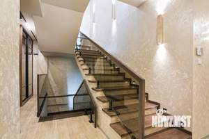 Дом 247м², 3-этажный, участок 8 сот.