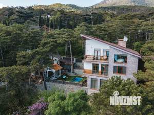 Дом 300м², 3-этажный, участок 4 сот.