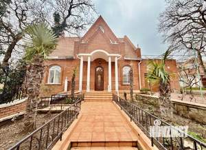 Дом 384м², 3-этажный, участок 14 сот.