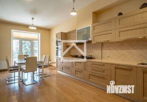 Дом 267м², 3-этажный, участок 5 сот.