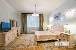 Дом 1500м², 4-этажный, участок 42 сот.