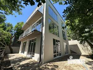 Дом 272м², 3-этажный, участок 4 сот.