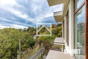 Дом 242м², 3-этажный, участок 5 сот.