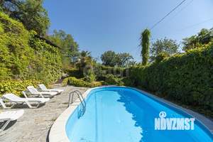 Дом 302м², 3-этажный, участок 11 сот.