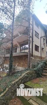 Дом 617м², 3-этажный, участок 18 сот.