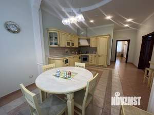 Дом 499м², 3-этажный, участок 18 сот.