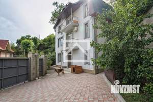 Дом 210м², 3-этажный, участок 6 сот.