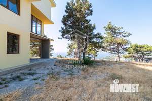 Дом 295м², 3-этажный, участок 12 сот.