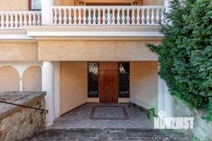 Дом 528м², 3-этажный, участок 17 сот.