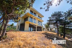 Дом 295м², 3-этажный, участок 12 сот.