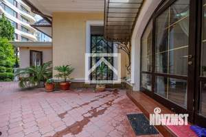 Дом 285м², 3-этажный, участок 9 сот.