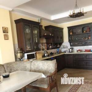 Таунхаус 240м², 3-этажный, участок 3 сот.