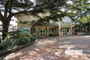 Дом 1500м², 4-этажный, участок 42 сот.