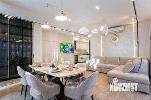 Дом 247м², 3-этажный, участок 8 сот.