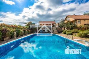 Дом 630м², 3-этажный, участок 10 сот.