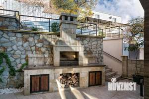 Дом 247м², 3-этажный, участок 8 сот.