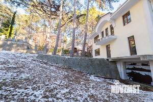 Дом 300м², 3-этажный, участок 10 сот.