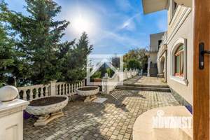 Дом 294м², 3-этажный, участок 20 сот.