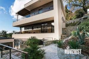 Дом 247м², 3-этажный, участок 8 сот.