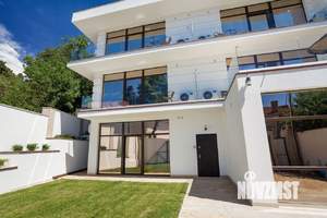 Дом 299м², 2-этажный, участок 3 сот.