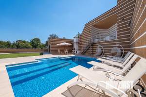 Дом 279м², 2-этажный, участок 9 сот.