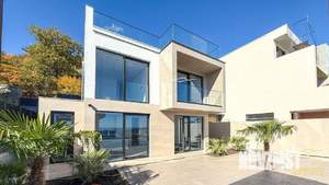 Дом 242м², 3-этажный, участок 5 сот.