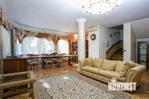 Дом 349м², 3-этажный, участок 9 сот.