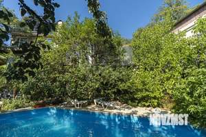 Дом 302м², 3-этажный, участок 11 сот.