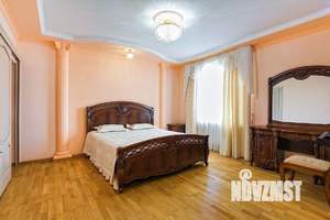 Дом 267м², 3-этажный, участок 7 сот.