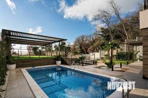 Дом 247м², 3-этажный, участок 8 сот.