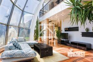 Дом 370м², 3-этажный, участок 14 сот.