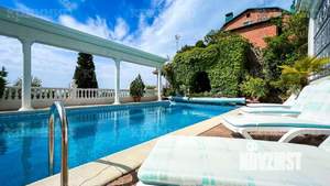 Дом 350м&sup2;, 3-этажный, посуточно, 