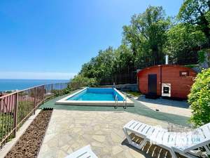 Дом 300м&sup2;, 3-этажный, посуточно, 