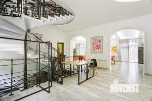 Дом 300м&sup2;, 3-этажный, посуточно, 