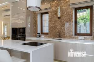 Дом 360м&sup2;, 3-этажный, посуточно, 