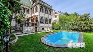 Дом 350м&sup2;, 3-этажный, посуточно, 