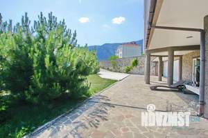 Дом 350м&sup2;, 3-этажный, посуточно, 