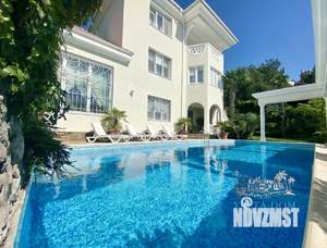 Дом 450м&sup2;, 3-этажный, посуточно, 