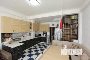 Дом 200м&sup2;, 3-этажный, посуточно, 