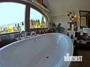 Дом 250м&sup2;, 3-этажный, посуточно, 