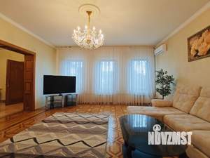 Дом 350м&sup2;, 3-этажный, посуточно, 