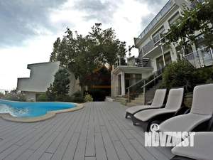 Дом 300м&sup2;, 3-этажный, посуточно, 