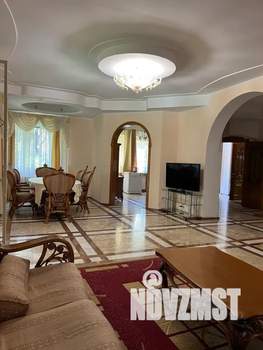 Дом 290м&sup2;, 2-этажный, посуточно, 