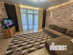 Дом 200м&sup2;, 3-этажный, посуточно, 