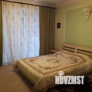 Дом 200м&sup2;, 3-этажный, посуточно, 