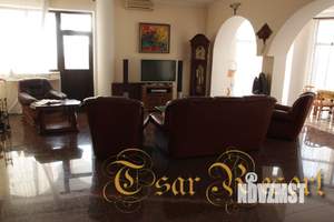 Дом 1000м&sup2;, 3-этажный, посуточно, 