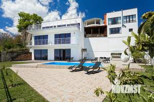 Дом 200м&sup2;, 3-этажный, посуточно, 